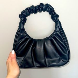SMALL BLACK CLUTCH